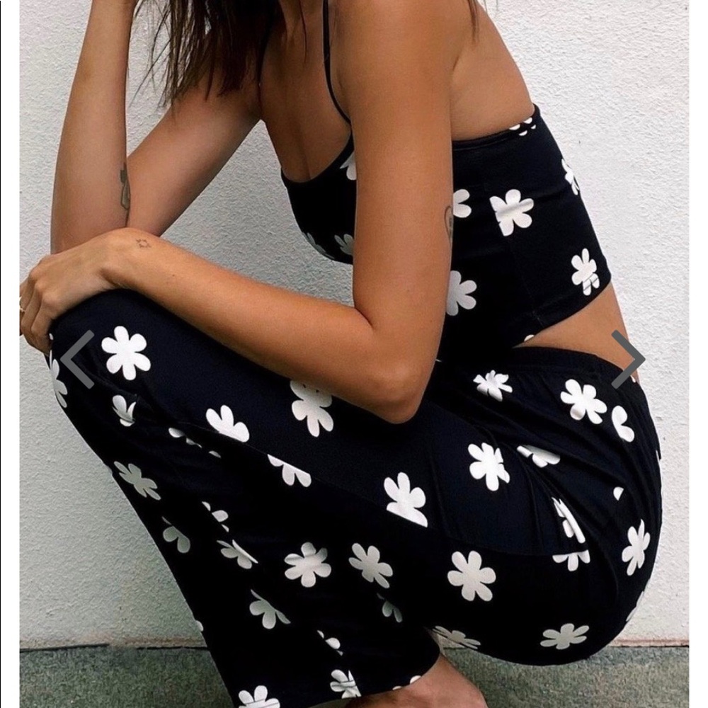 VRG GRL Teach Peace Pants / black size xs - Picture 3 of 6